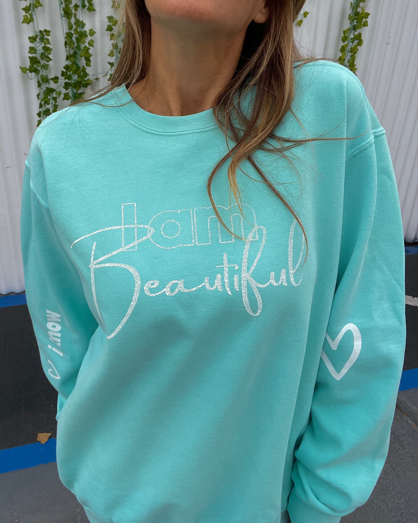 I AM BEAUTIFUL - aqua blue - crewneck